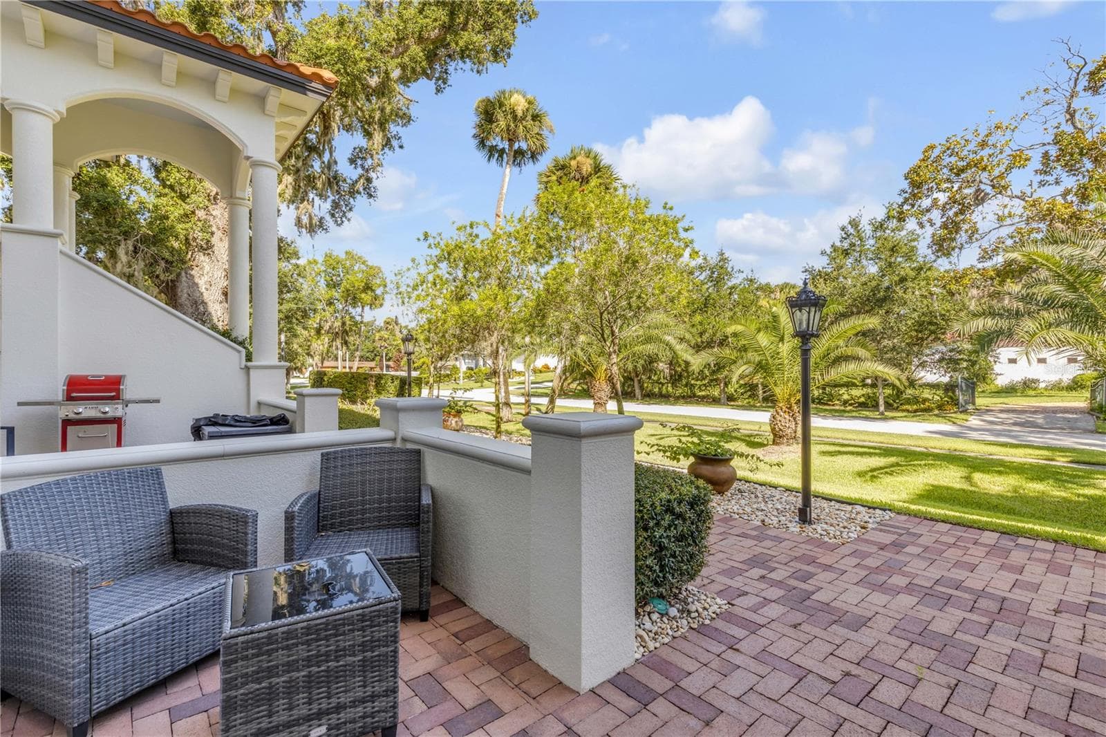 Private front courtyard - 5090 RIVERSIDE DR #105, PORT ORANGE