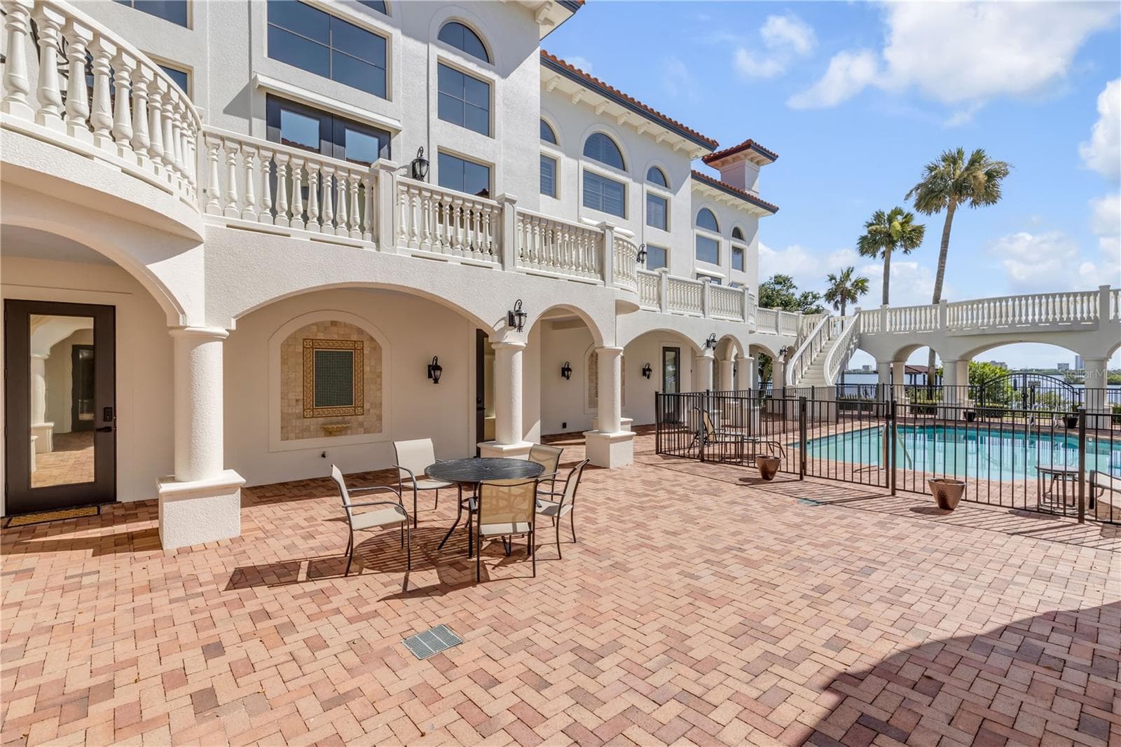 Common Courtyard and pool - 5090 RIVERSIDE DR #105, PORT ORANGE