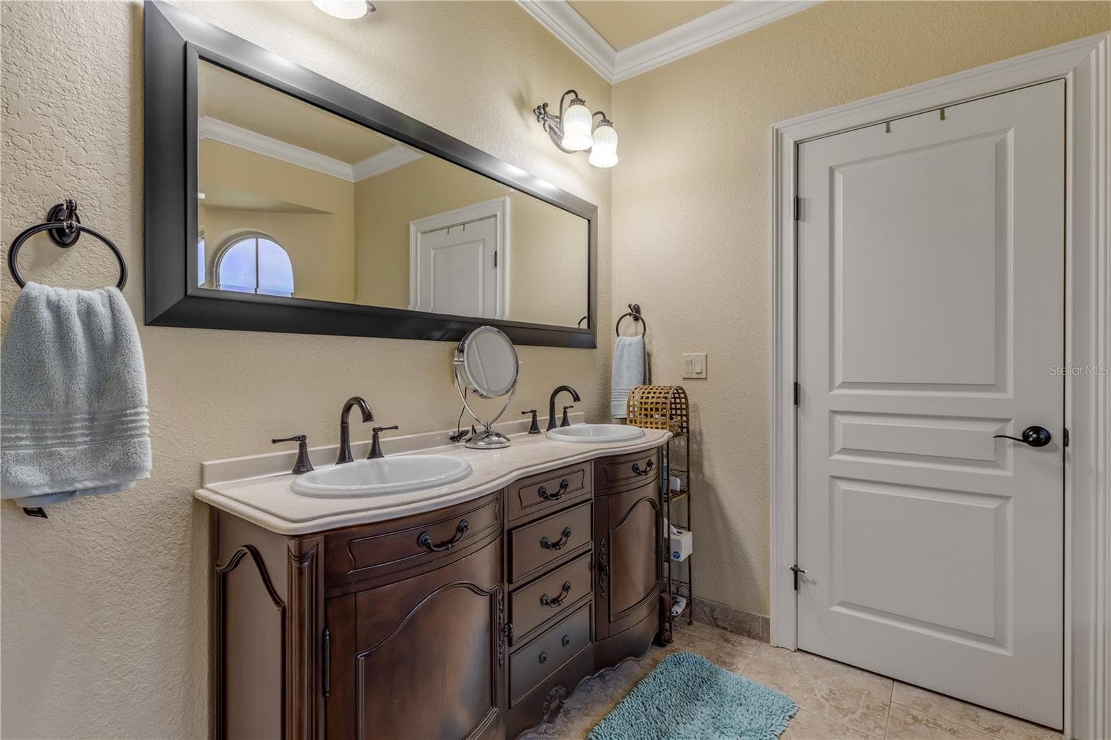 double vanity - 5090 RIVERSIDE DR #105, PORT ORANGE