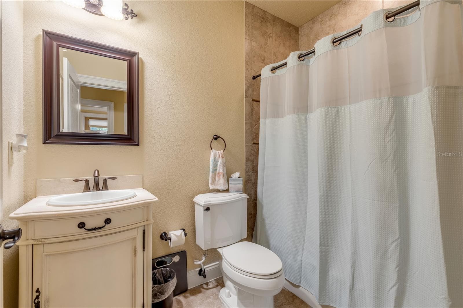Full bathroom downstairs for guest bedrooms - 5090 RIVERSIDE DR #105, PORT ORANGE