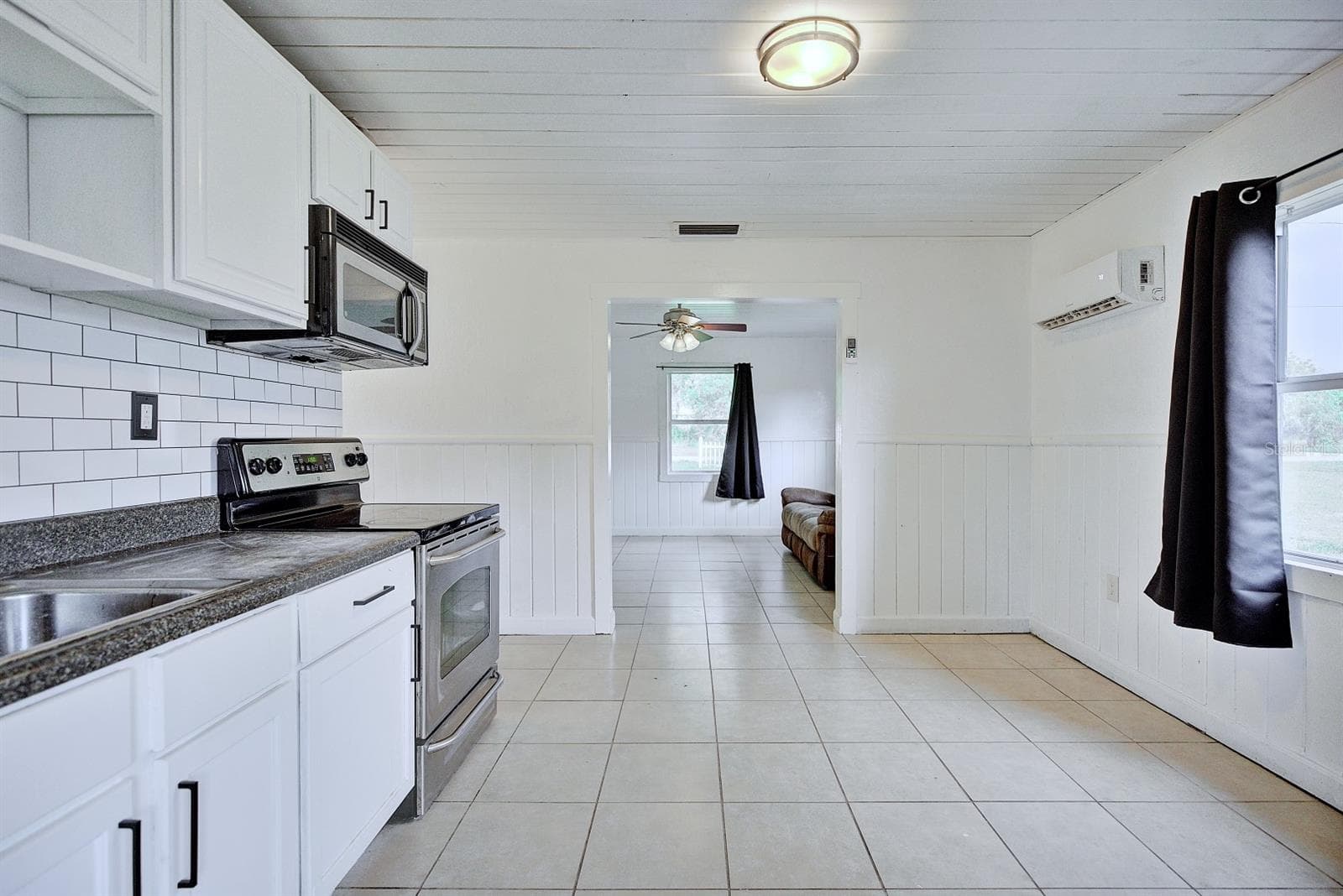 Single Family Residence at 131 WIGGINS AVE, AVON PARK, photo 5 of 30