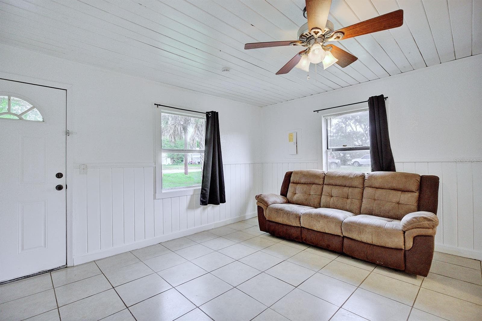 Single Family Residence at 131 WIGGINS AVE, AVON PARK, photo 8 of 30