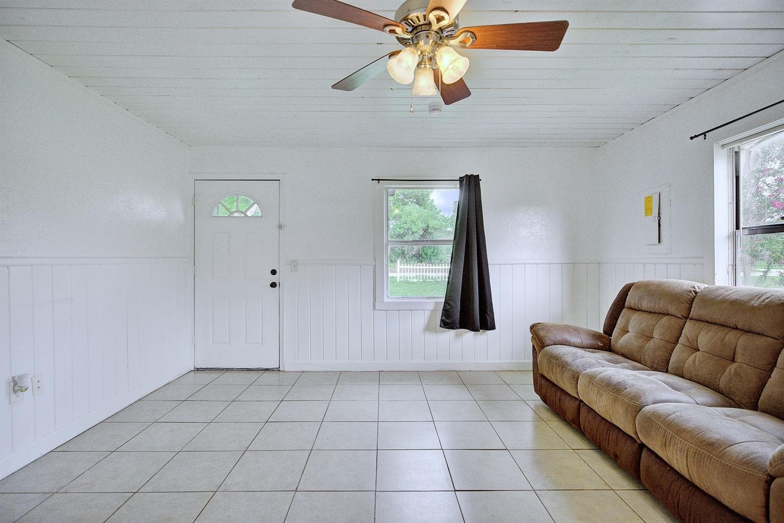 Single Family Residence at 131 WIGGINS AVE, AVON PARK, photo 10 of 30