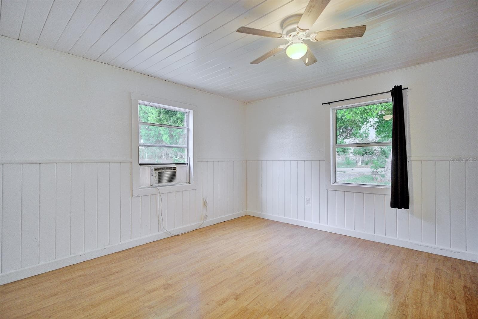 Single Family Residence at 131 WIGGINS AVE, AVON PARK, photo 16 of 30