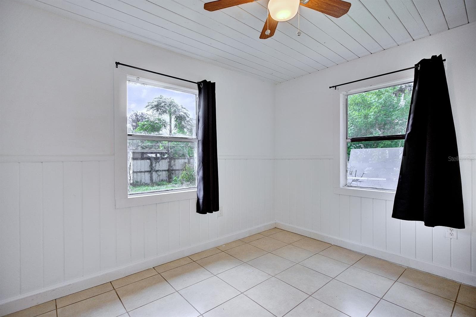 Single Family Residence at 131 WIGGINS AVE, AVON PARK, photo 18 of 30