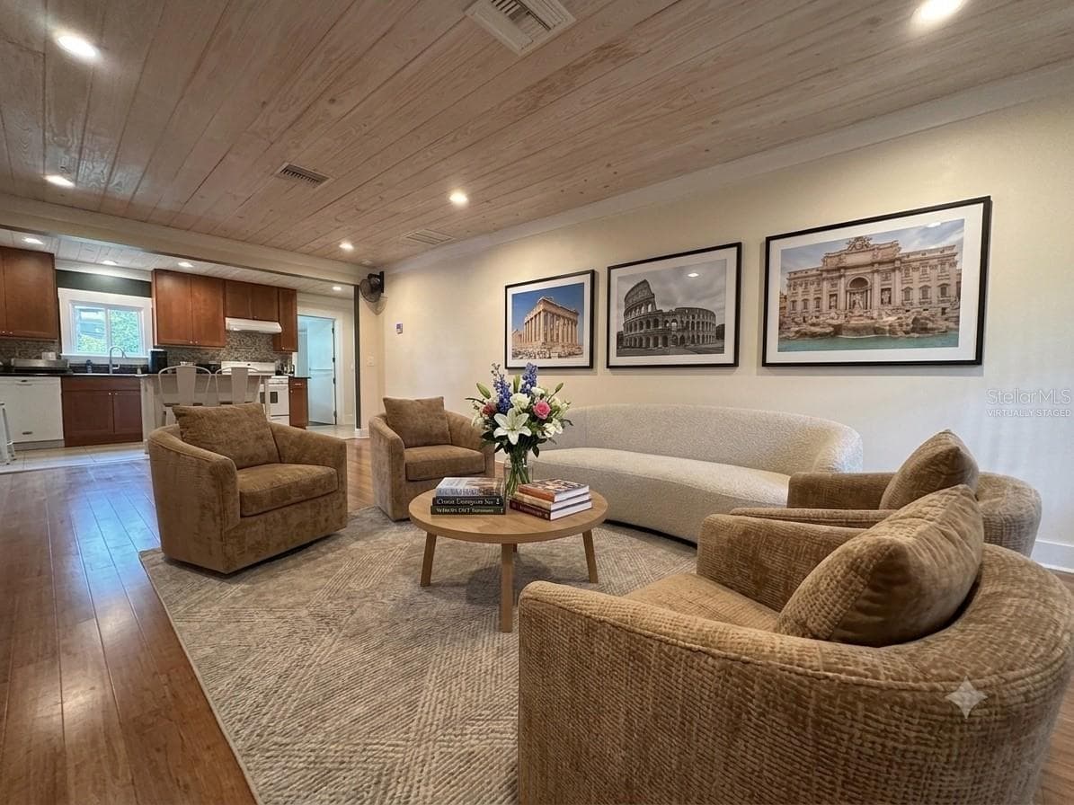 GREAT ROOMVIRTUALLY STAGED - 301 E KENTUCKY AVE, DELAND