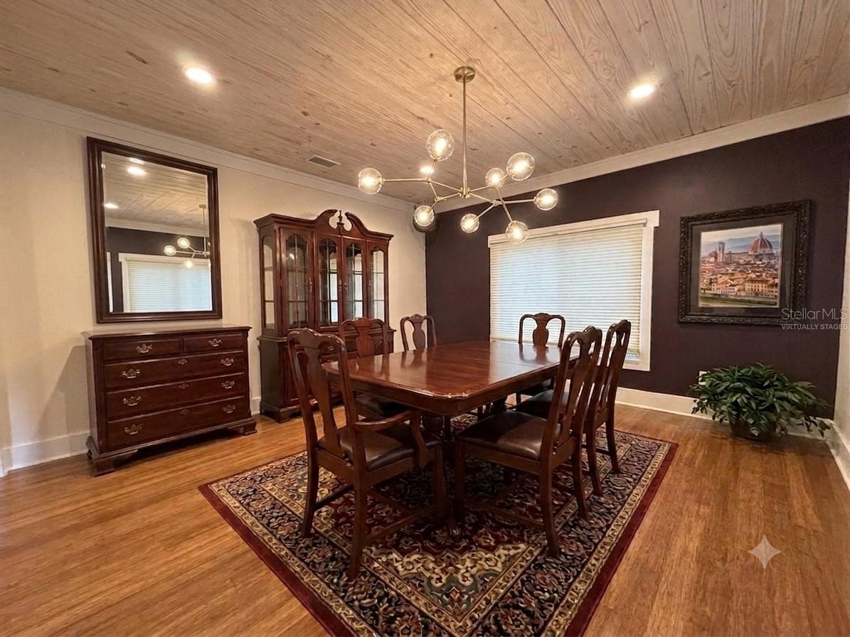 DINING ROOMVIRTUALLY STAGED - 301 E KENTUCKY AVE, DELAND
