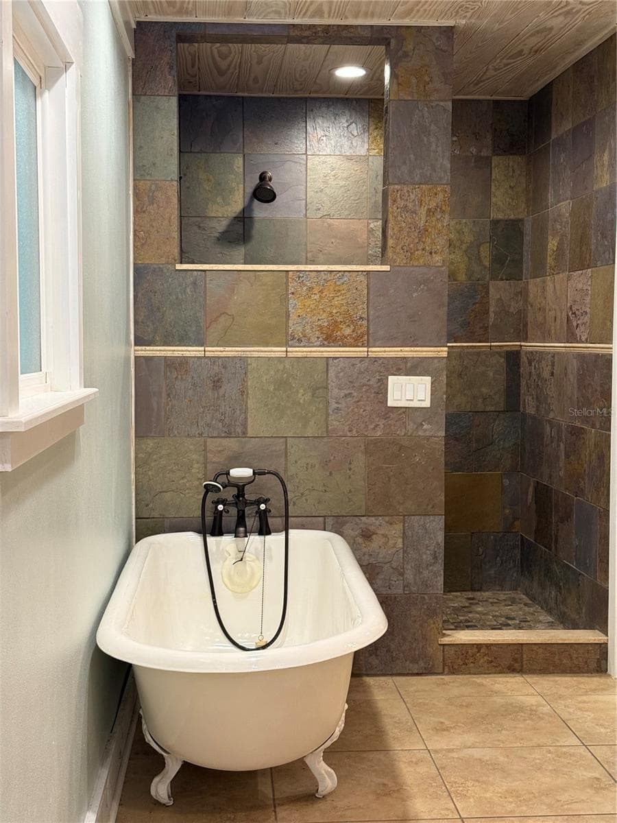 PRIMARY BATH - 301 E KENTUCKY AVE, DELAND