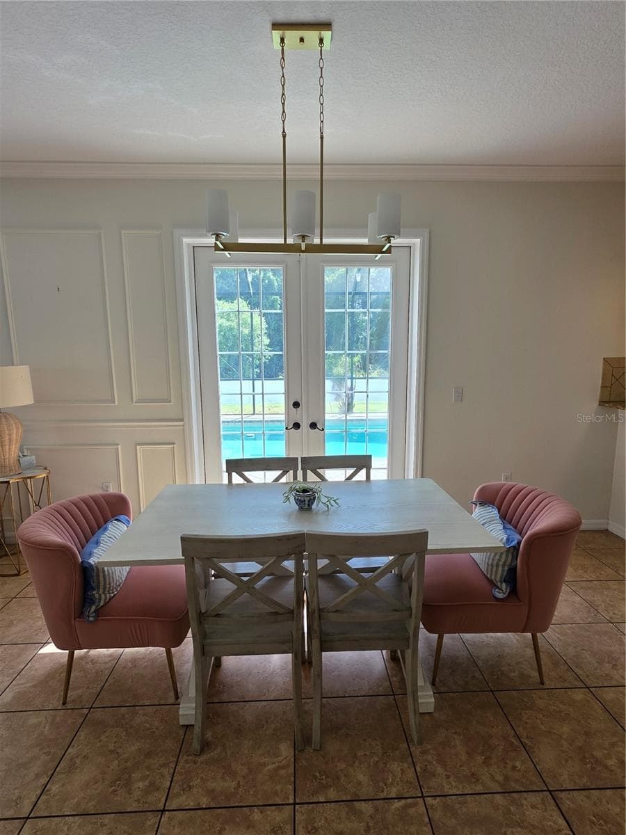 Dinner table and chairs included - 2623 HOLLY BLUFF CT, PLANT CITY