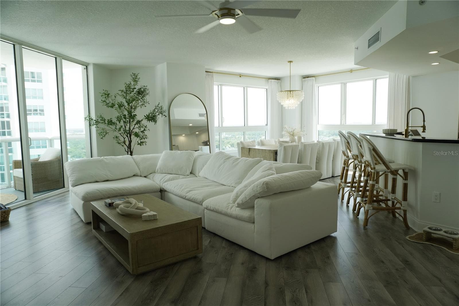 241 RIVERSIDE DR #2009
