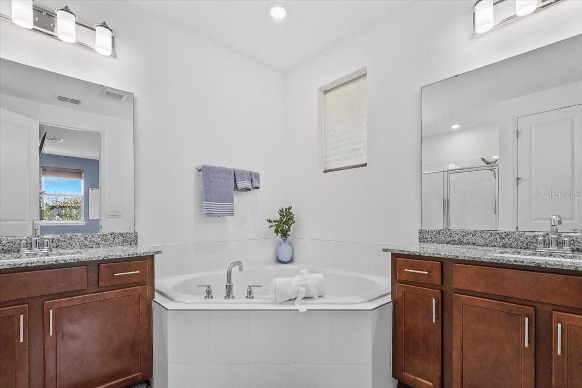 Single Family Residence at 9953 SUMMERLAKE GROVES ST, WINTER GARDEN, photo 53 of 85