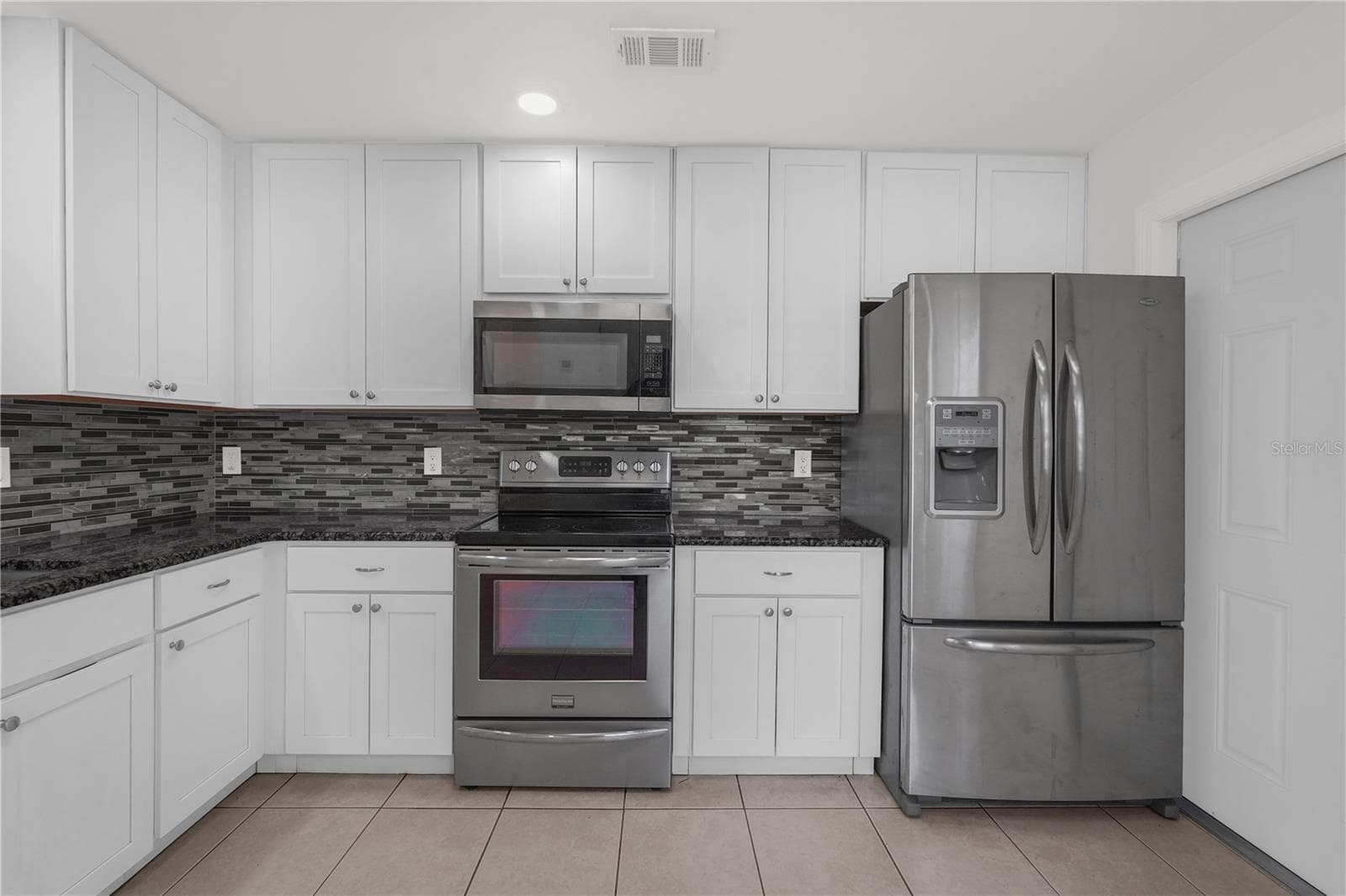Beautifully updated kitchen with stainless steel appliances. - 1455 ELDRA DR, KISSIMMEE