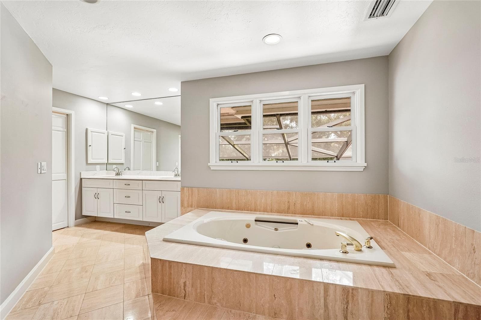 Single Family Residence at 1675 LANDINGS LN, SARASOTA, photo 9 of 64
