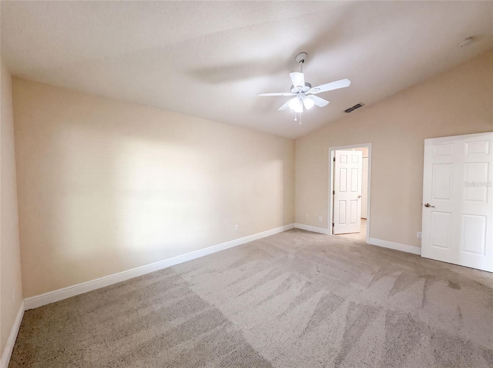 Single Family Residence at 33137 IRONGATE DR, LEESBURG, photo 4 of 22
