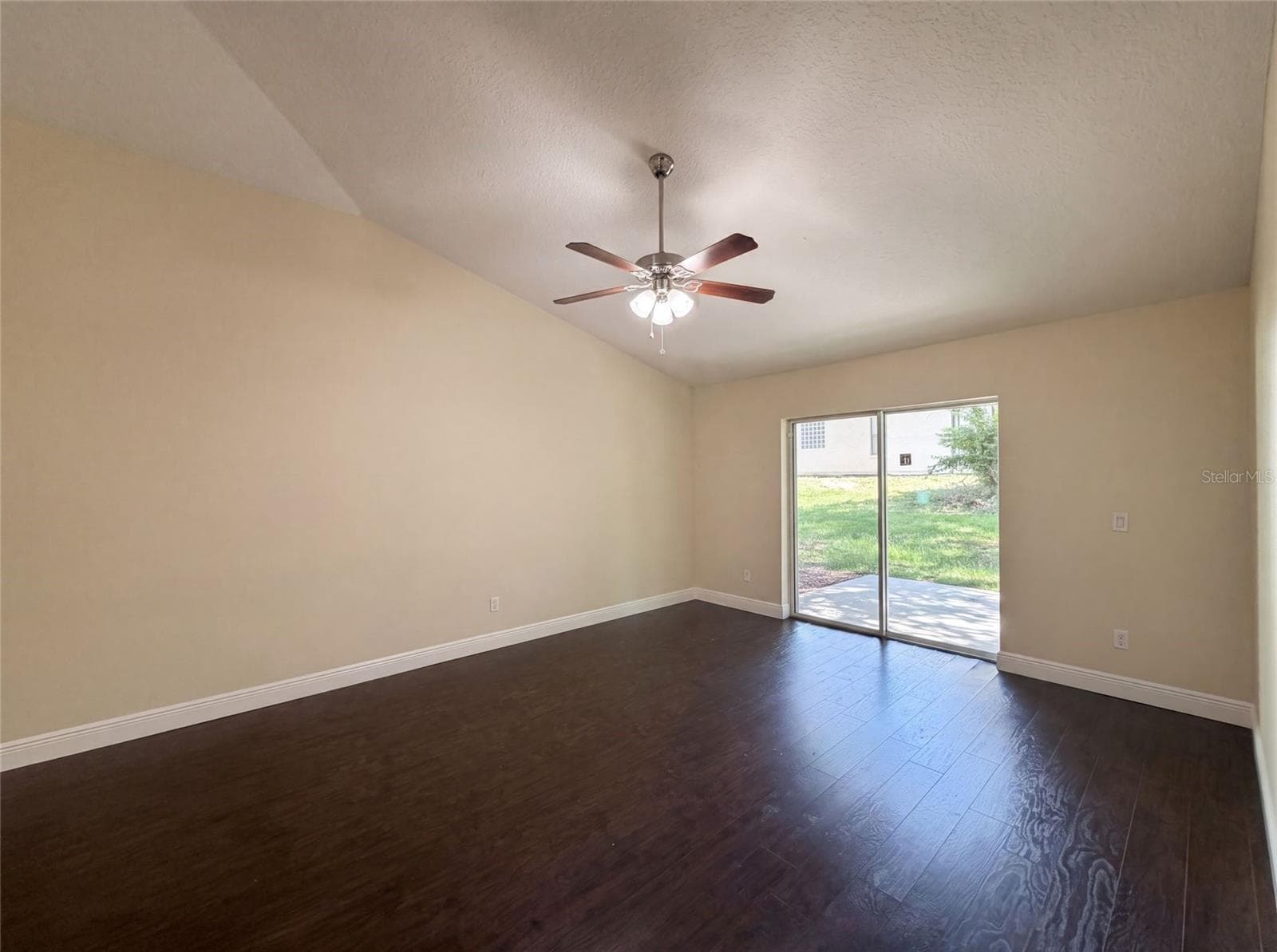 Single Family Residence at 33137 IRONGATE DR, LEESBURG, photo 7 of 22