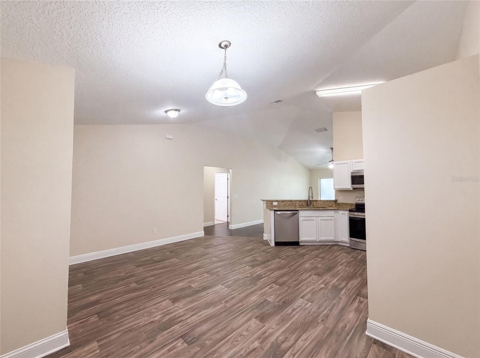 Single Family Residence at 33137 IRONGATE DR, LEESBURG, photo 8 of 22