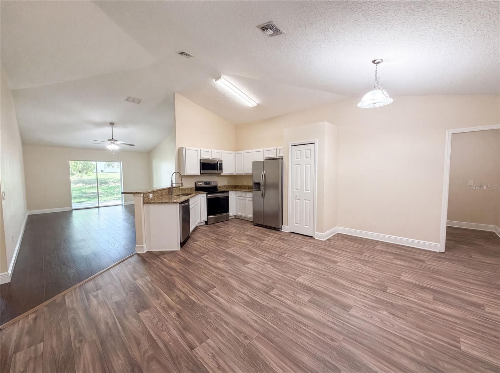 Single Family Residence at 33137 IRONGATE DR, LEESBURG, photo 9 of 22