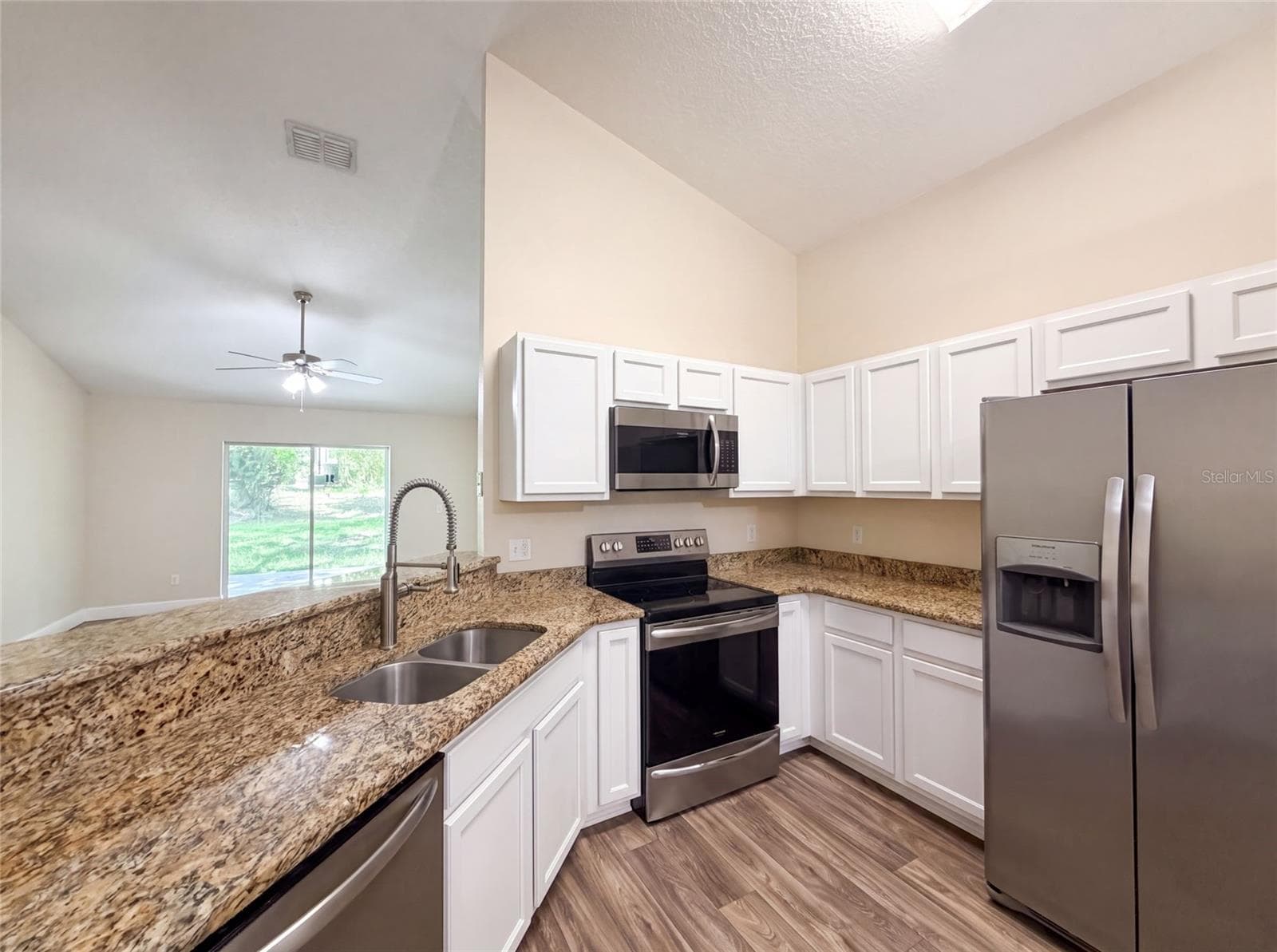 Single Family Residence at 33137 IRONGATE DR, LEESBURG, photo 10 of 22