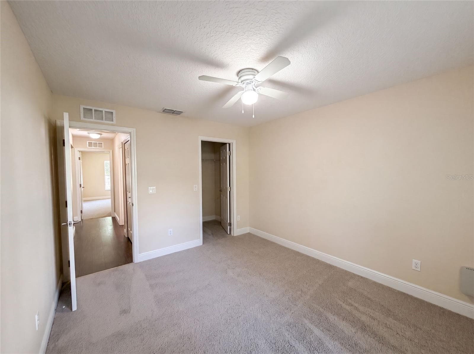 Single Family Residence at 33137 IRONGATE DR, LEESBURG, photo 12 of 22