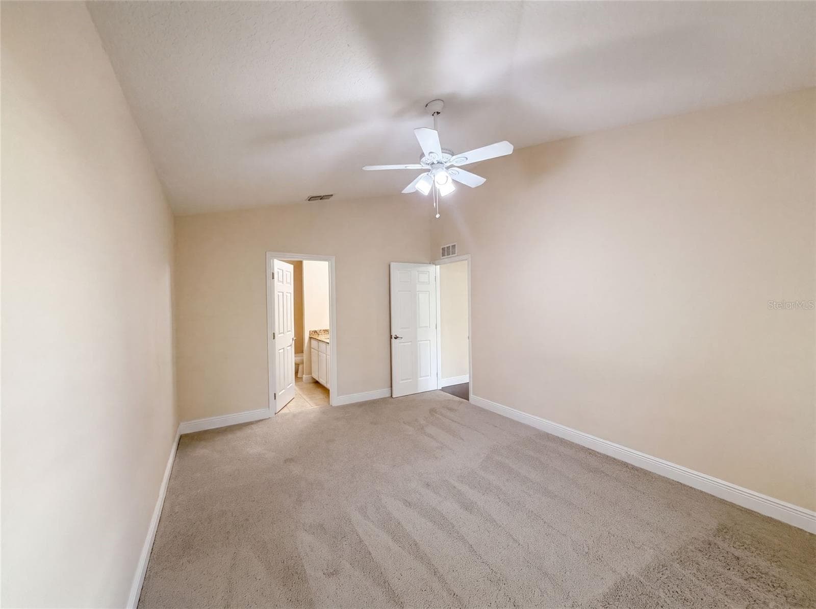 Single Family Residence at 33137 IRONGATE DR, LEESBURG, photo 15 of 22