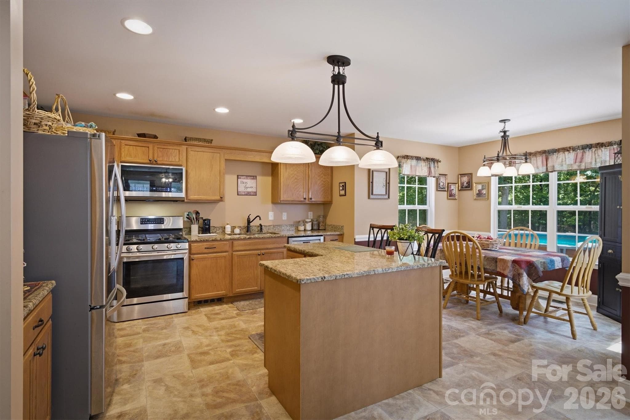 Kitchen/dining area - 802 White Oaks Circle, Monroe