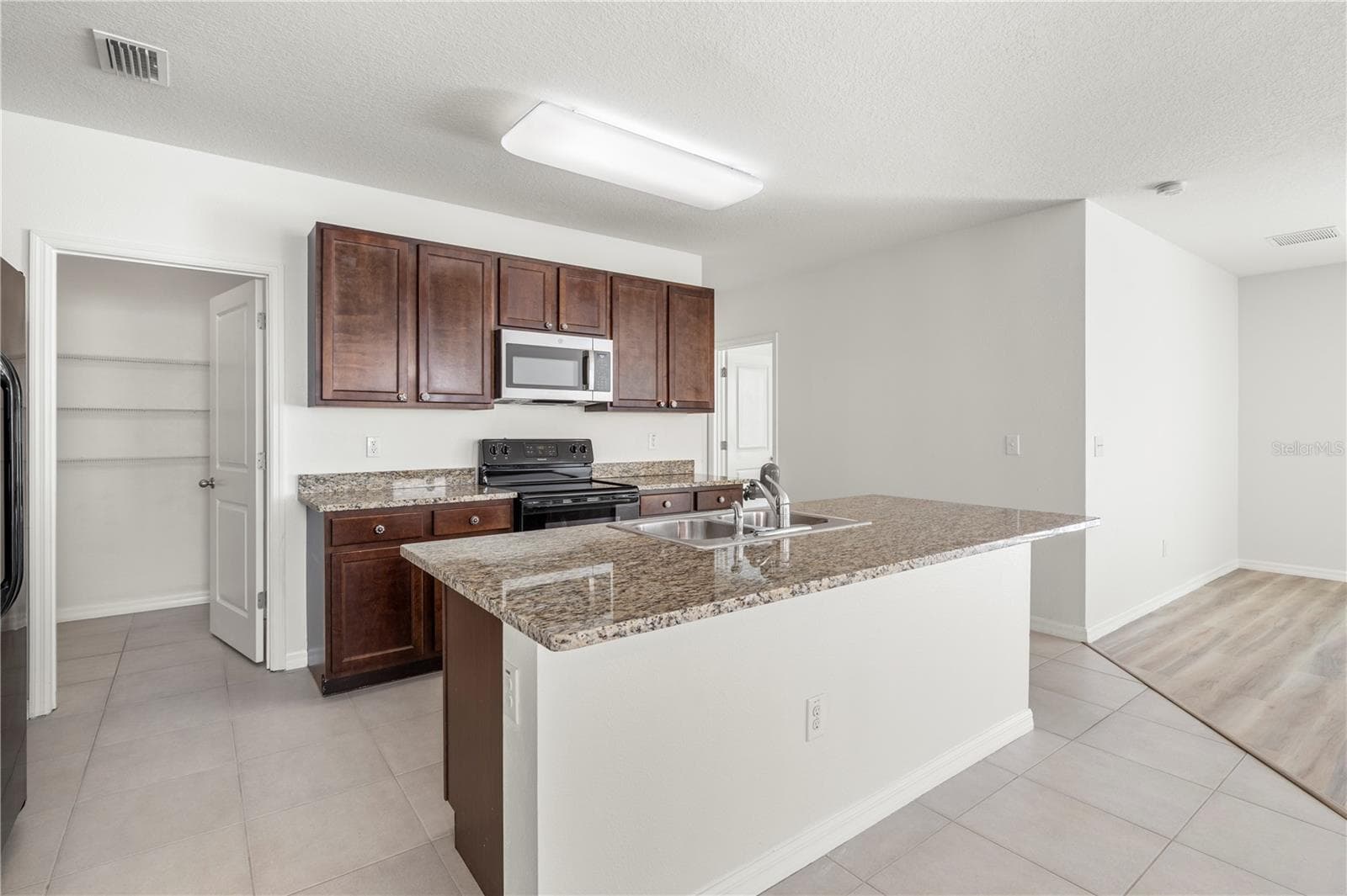 Single Family Residence at 7789 TUSCAN BAY CIR, WESLEY CHAPEL, photo 15 of 74