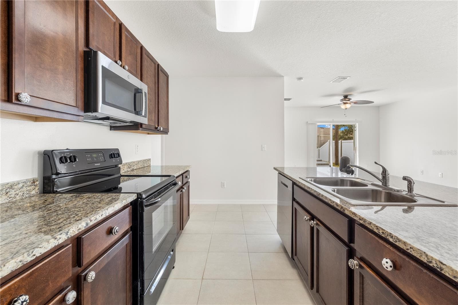 Single Family Residence at 7789 TUSCAN BAY CIR, WESLEY CHAPEL, photo 16 of 74