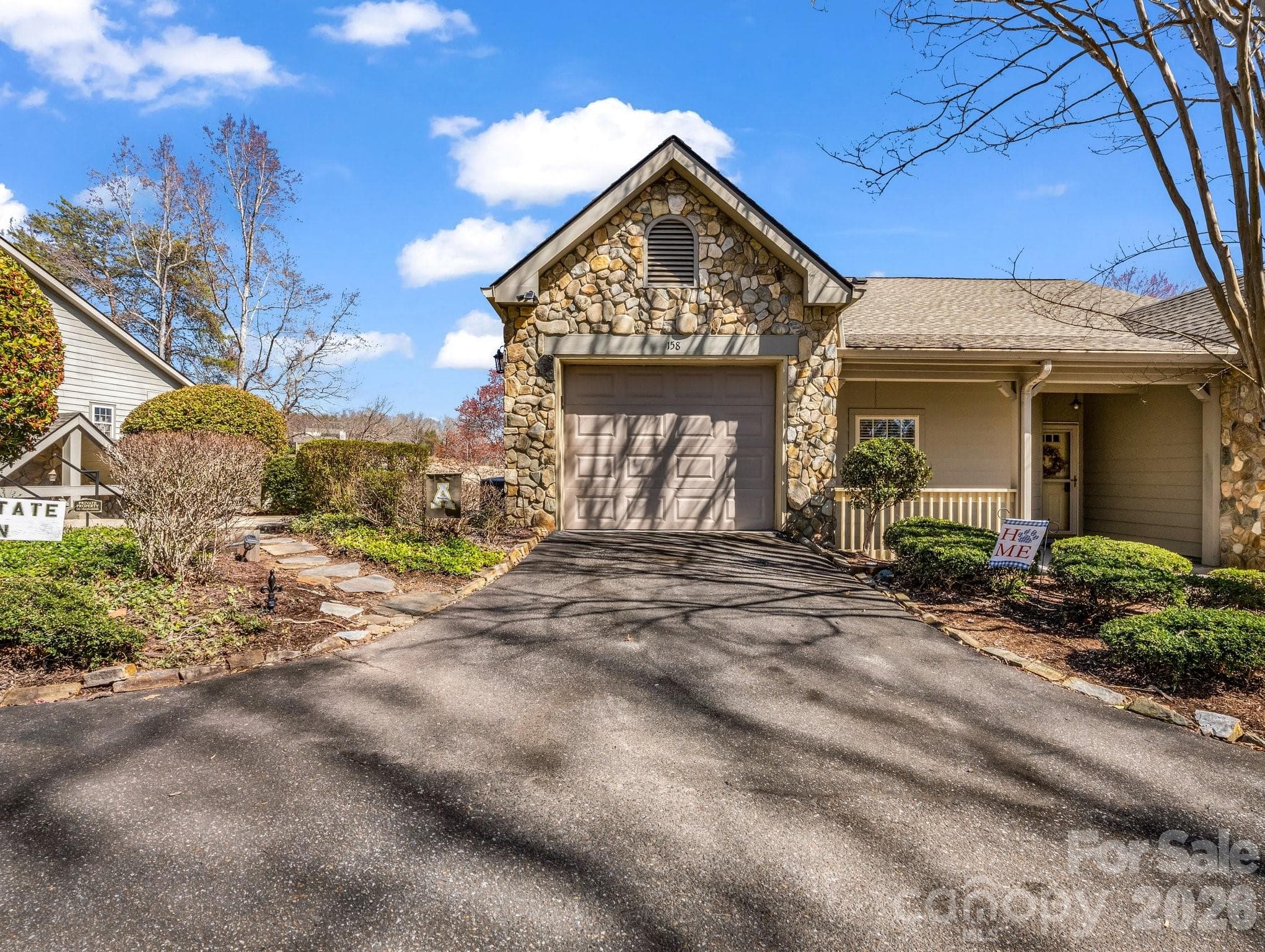 garage/parking - Lake Lure