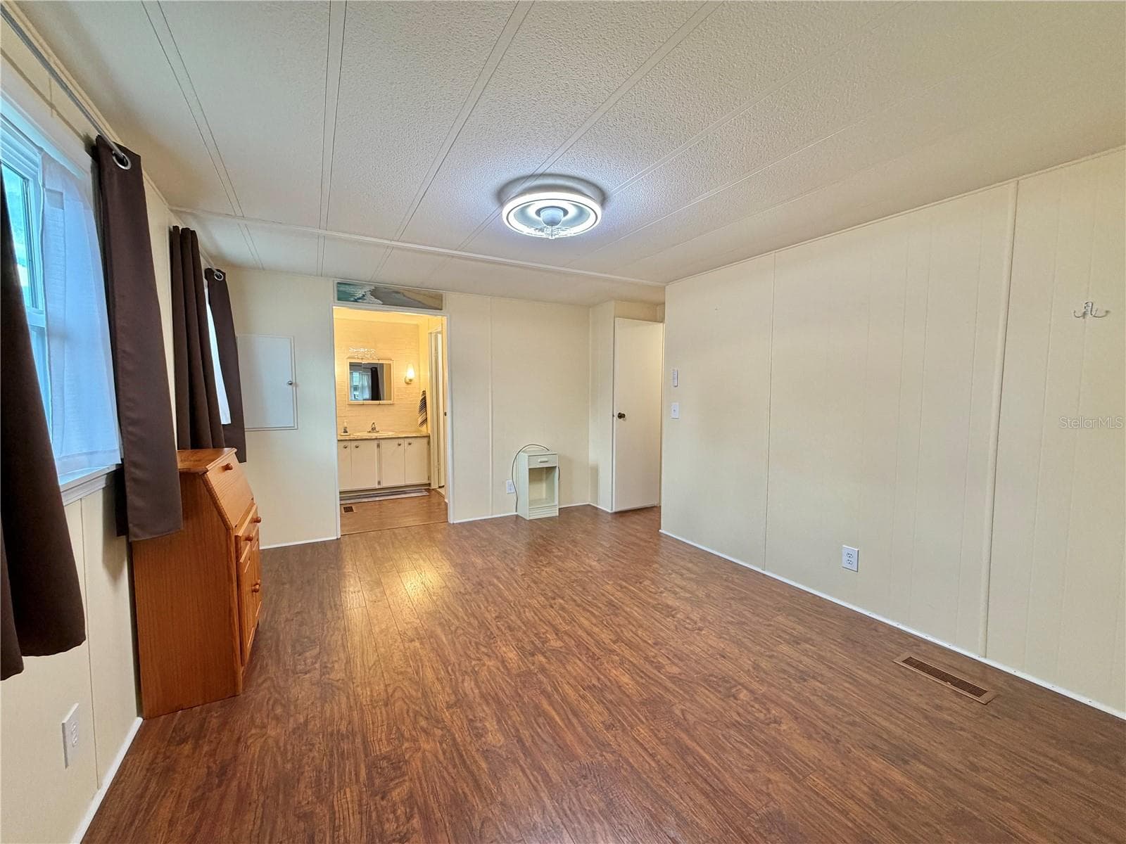 Mobile Home at 119 AUDUBON DR, LEESBURG, photo 6 of 58