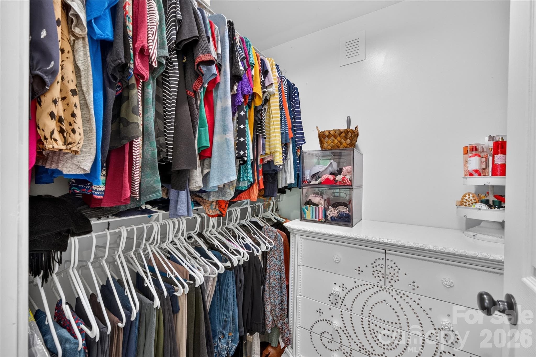 walk in closet - 3882 New Leicester Highway, Leicester