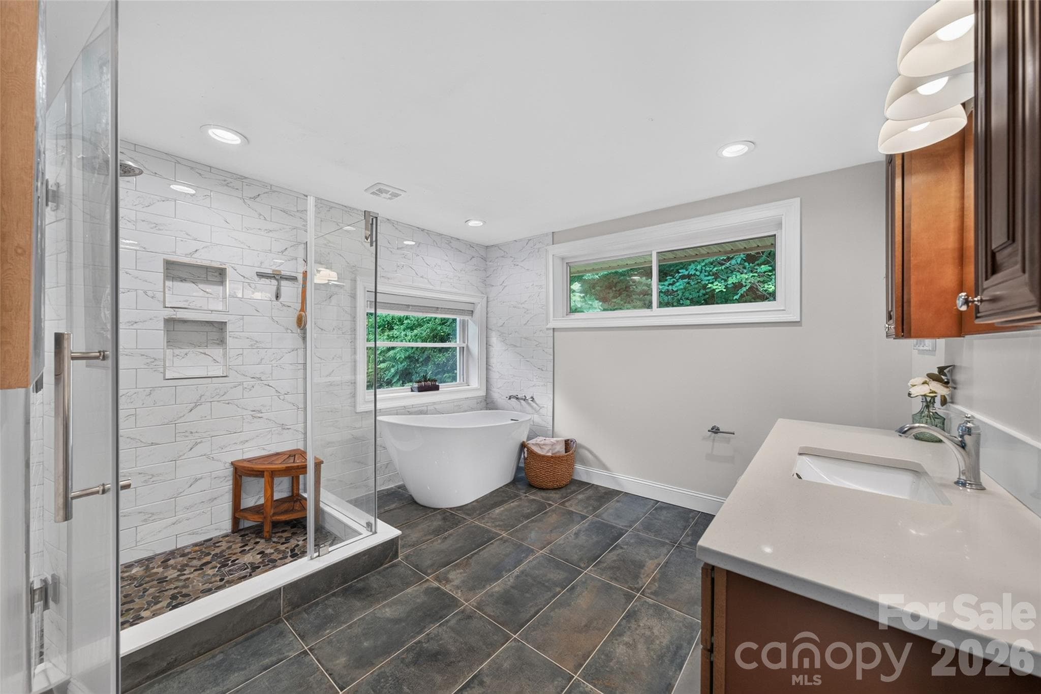 primary bath - 3882 New Leicester Highway, Leicester