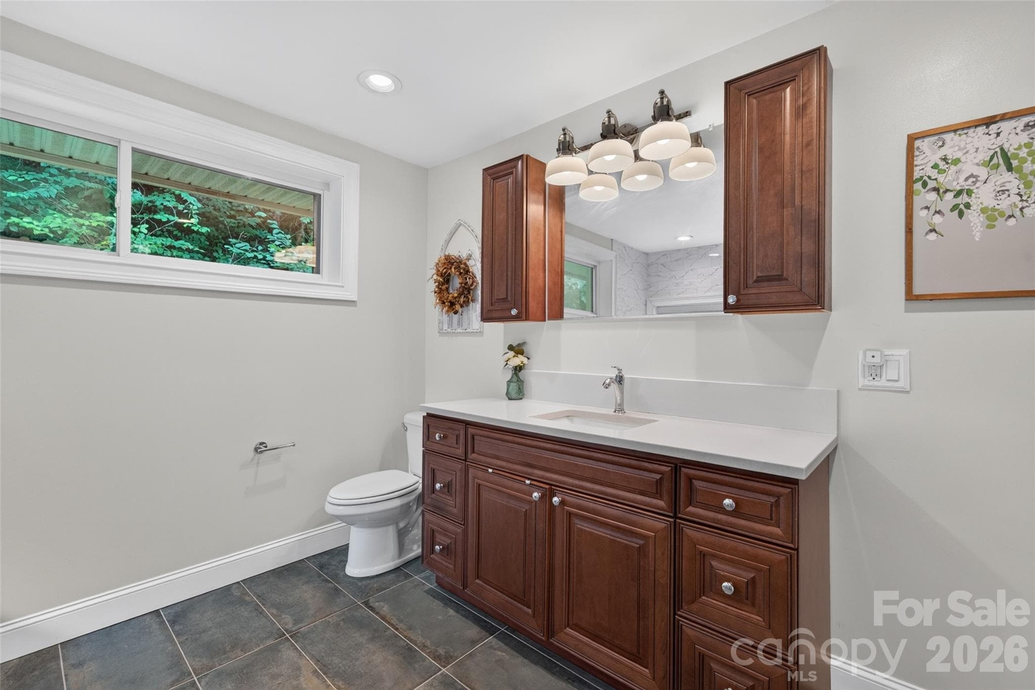 primary bath - 3882 New Leicester Highway, Leicester