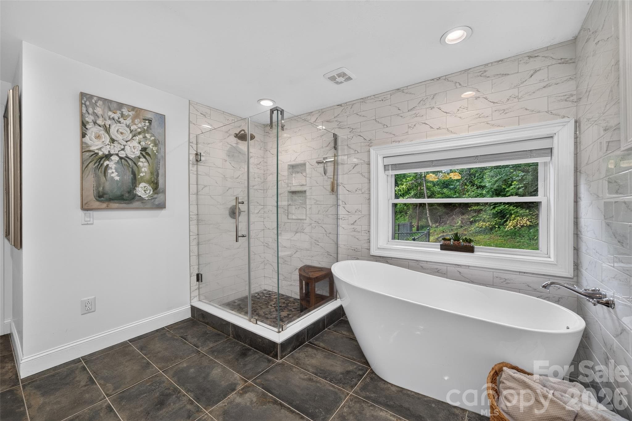 primary bath - 3882 New Leicester Highway, Leicester