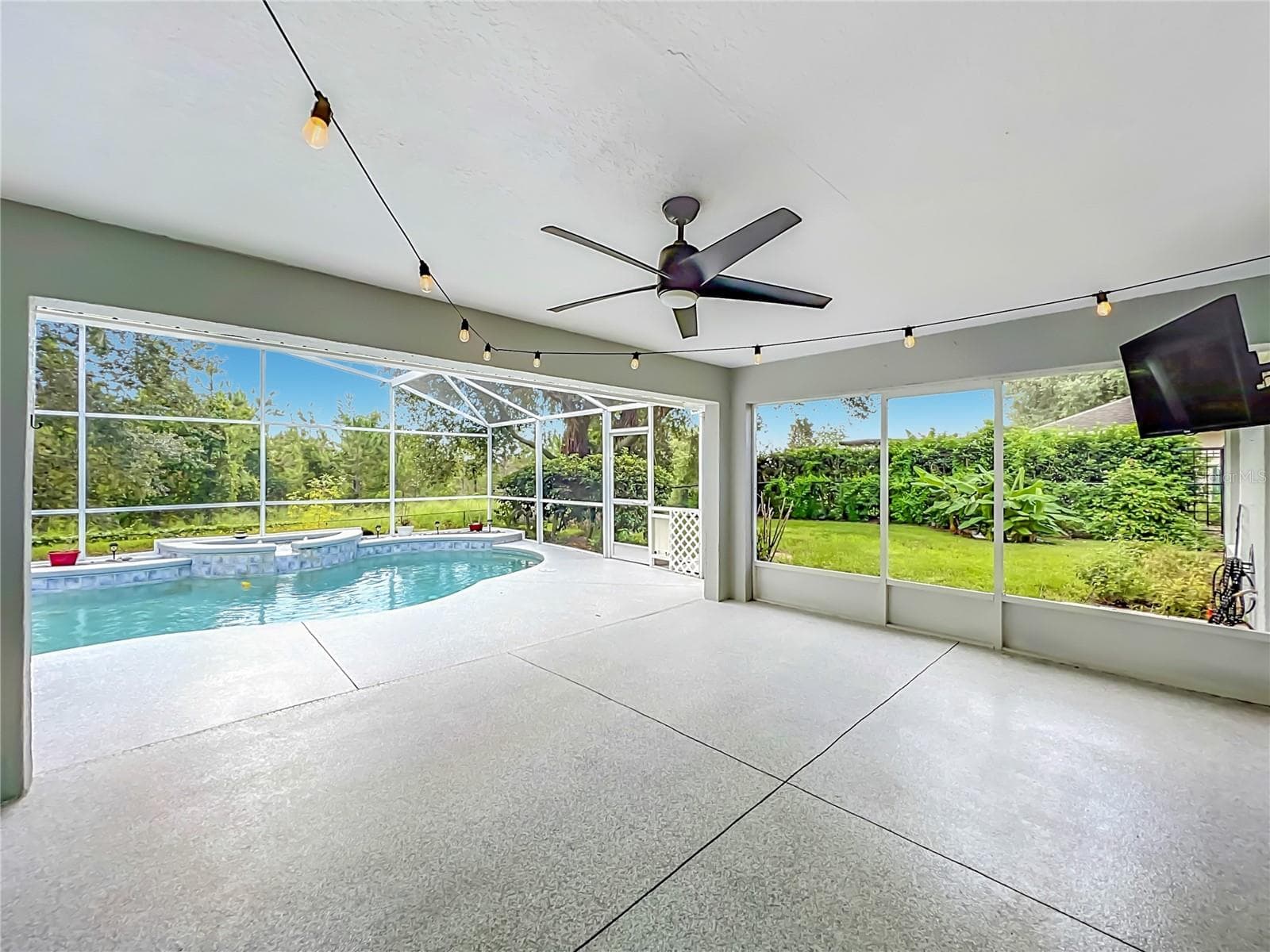 Single Family Residence at 9418 MEADOW CREST LN, CLERMONT, photo 43 of 53