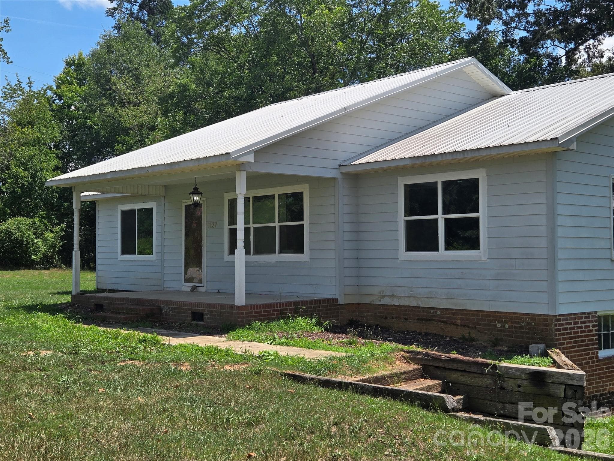 1127 N Mountain Street