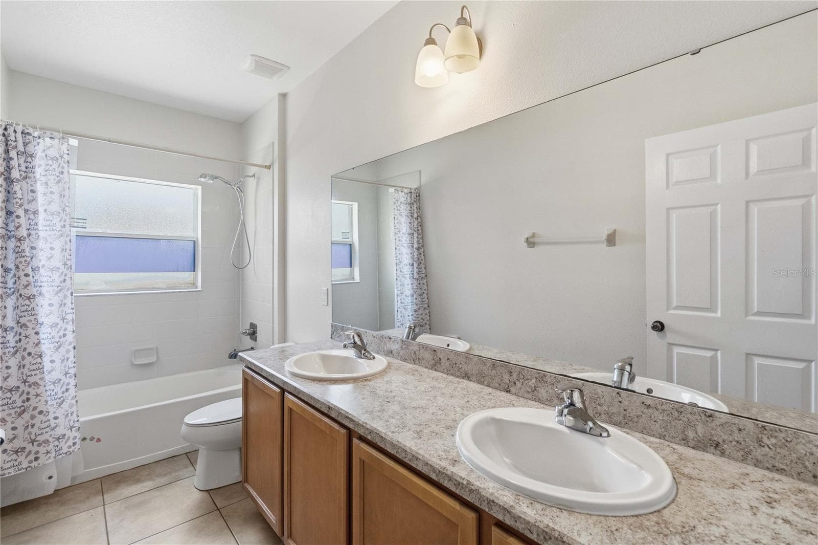 Guest bathroom - 4069 MARINA ISLE DR, KISSIMMEE