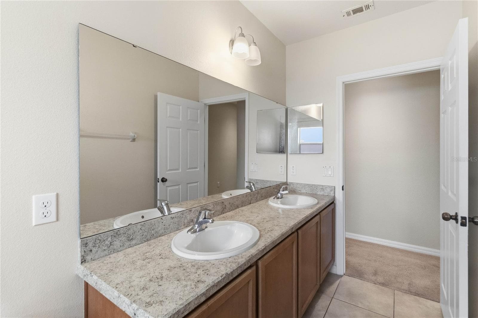 Guest Bathroom - 4069 MARINA ISLE DR, KISSIMMEE