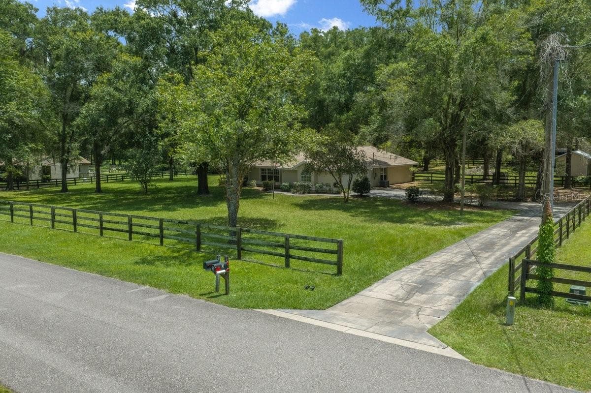 4 HIALEAH DR
