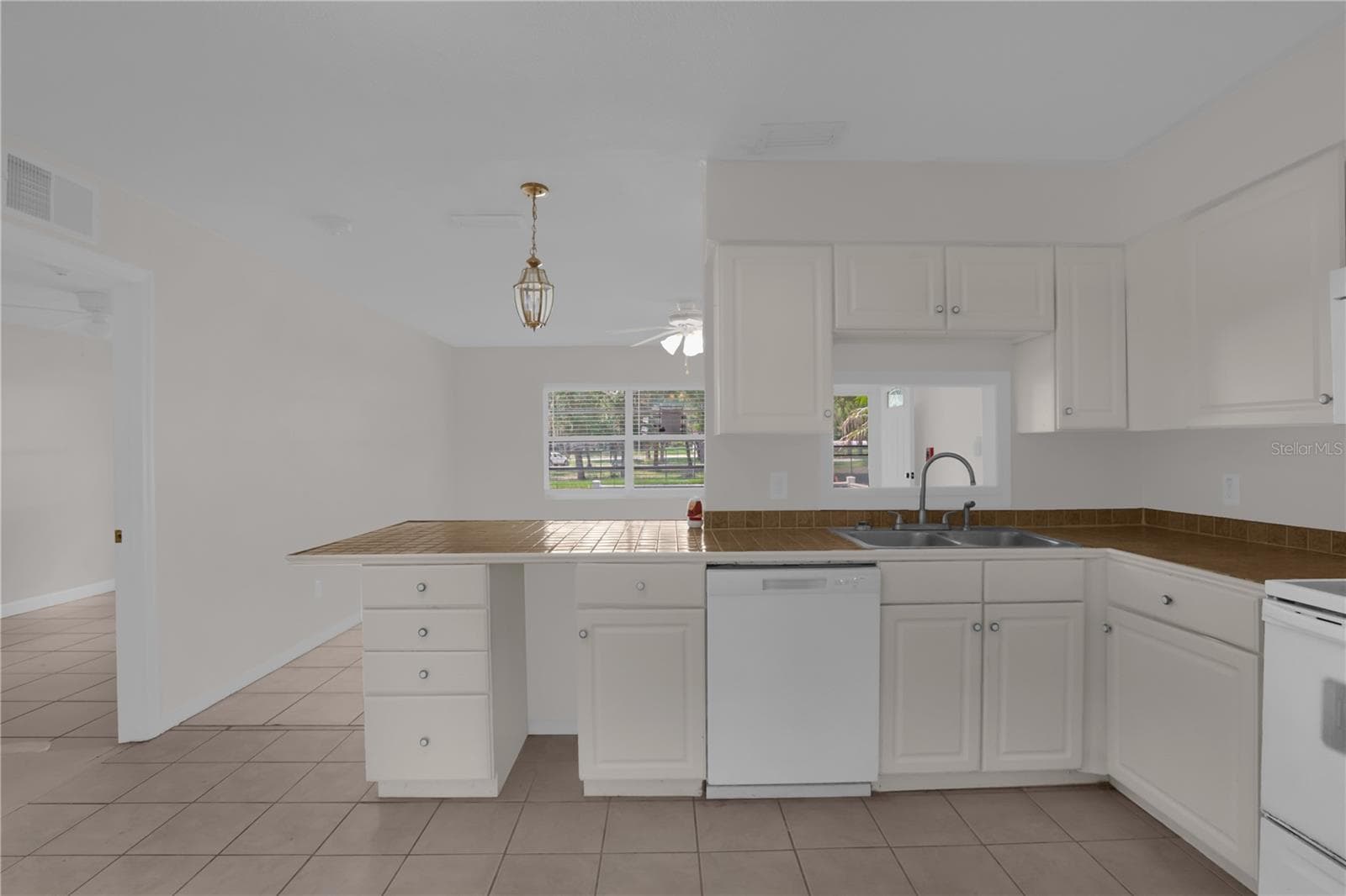Single Family Residence at 1349 E WISCONSIN AVE, DELAND, photo 8 of 38