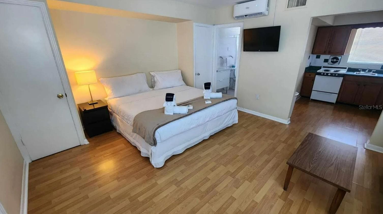 Hotel/Motel at 621 BAY ESPLANADE, CLEARWATER BEACH, photo 19 of 26