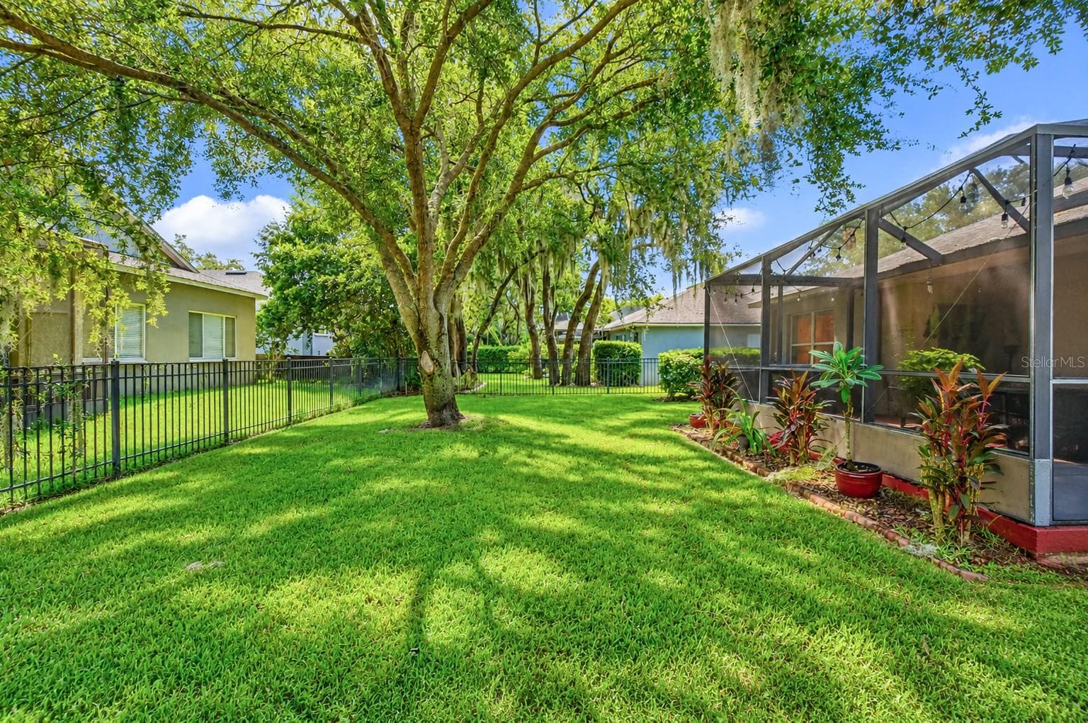 Fully fenced backyard. - 6209 GANNETDALE DR, LITHIA