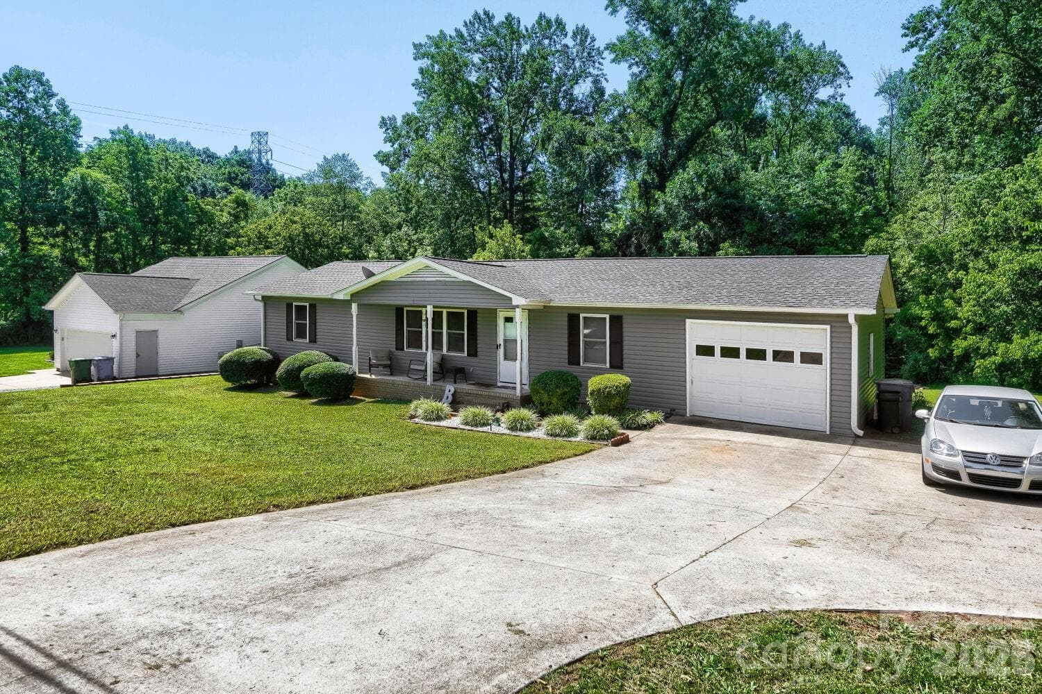 Single Family Residence at 2601 Lynn Drive, Gastonia, photo 2 of 30