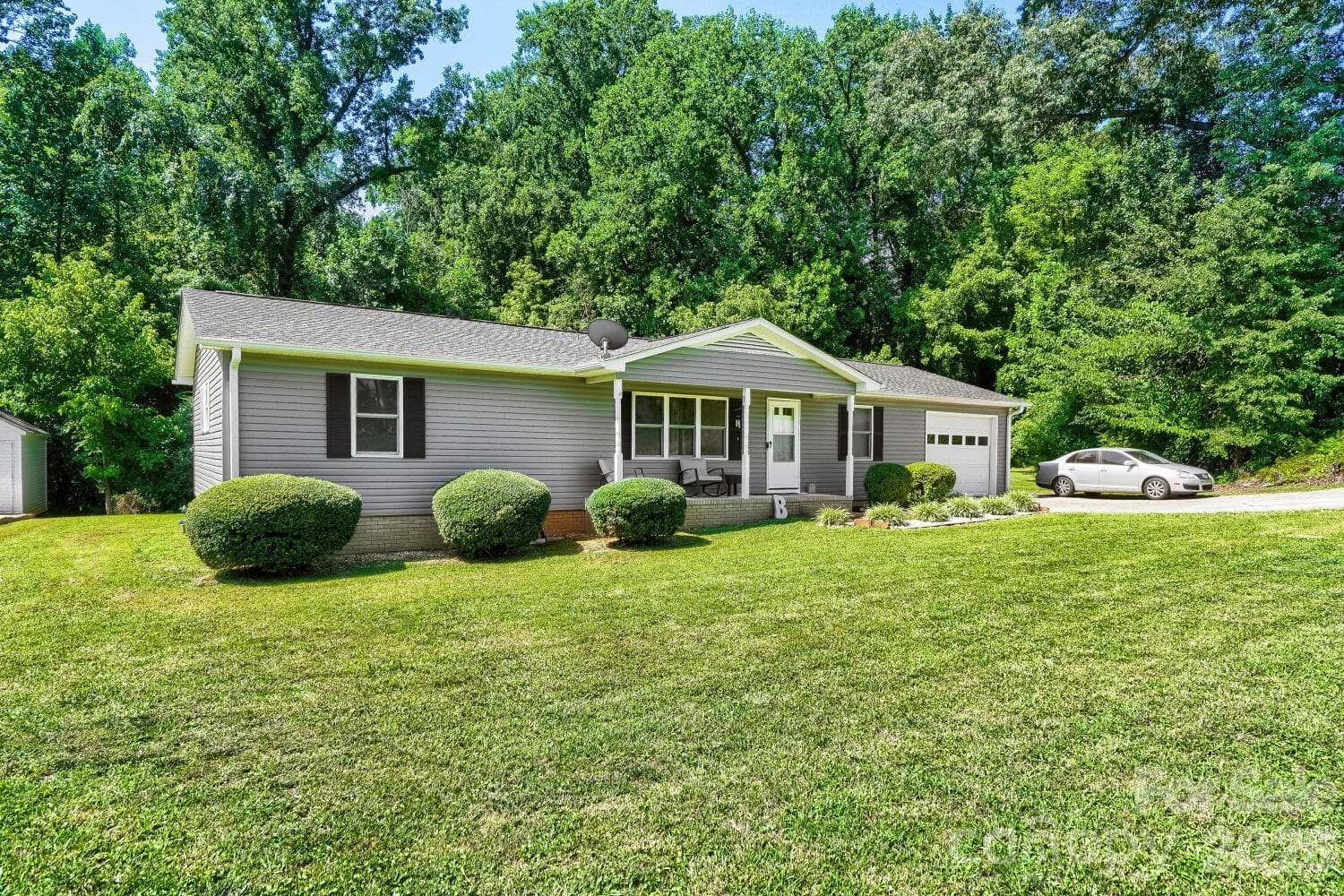 Single Family Residence at 2601 Lynn Drive, Gastonia, photo 4 of 30