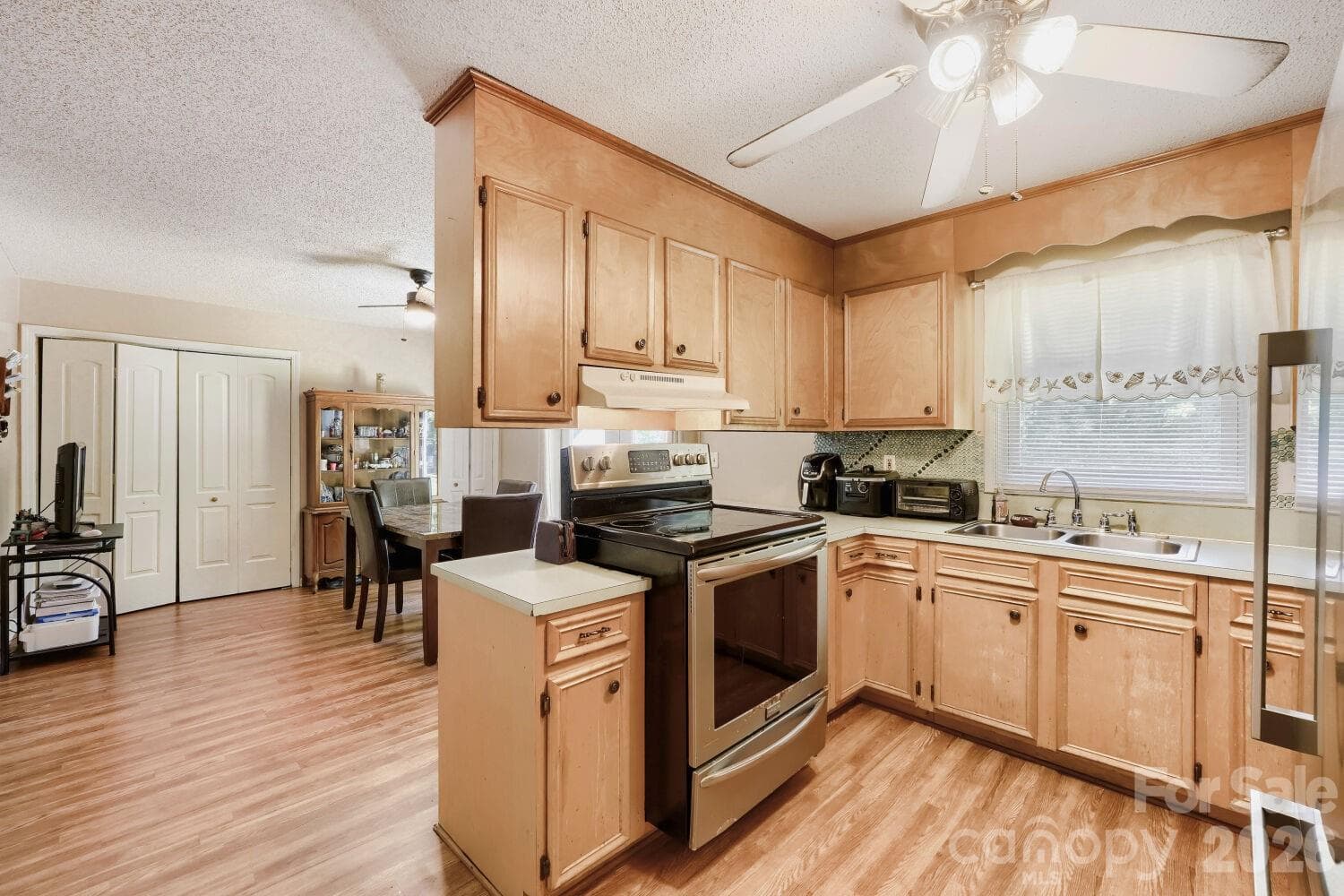 Single Family Residence at 2601 Lynn Drive, Gastonia, photo 13 of 30