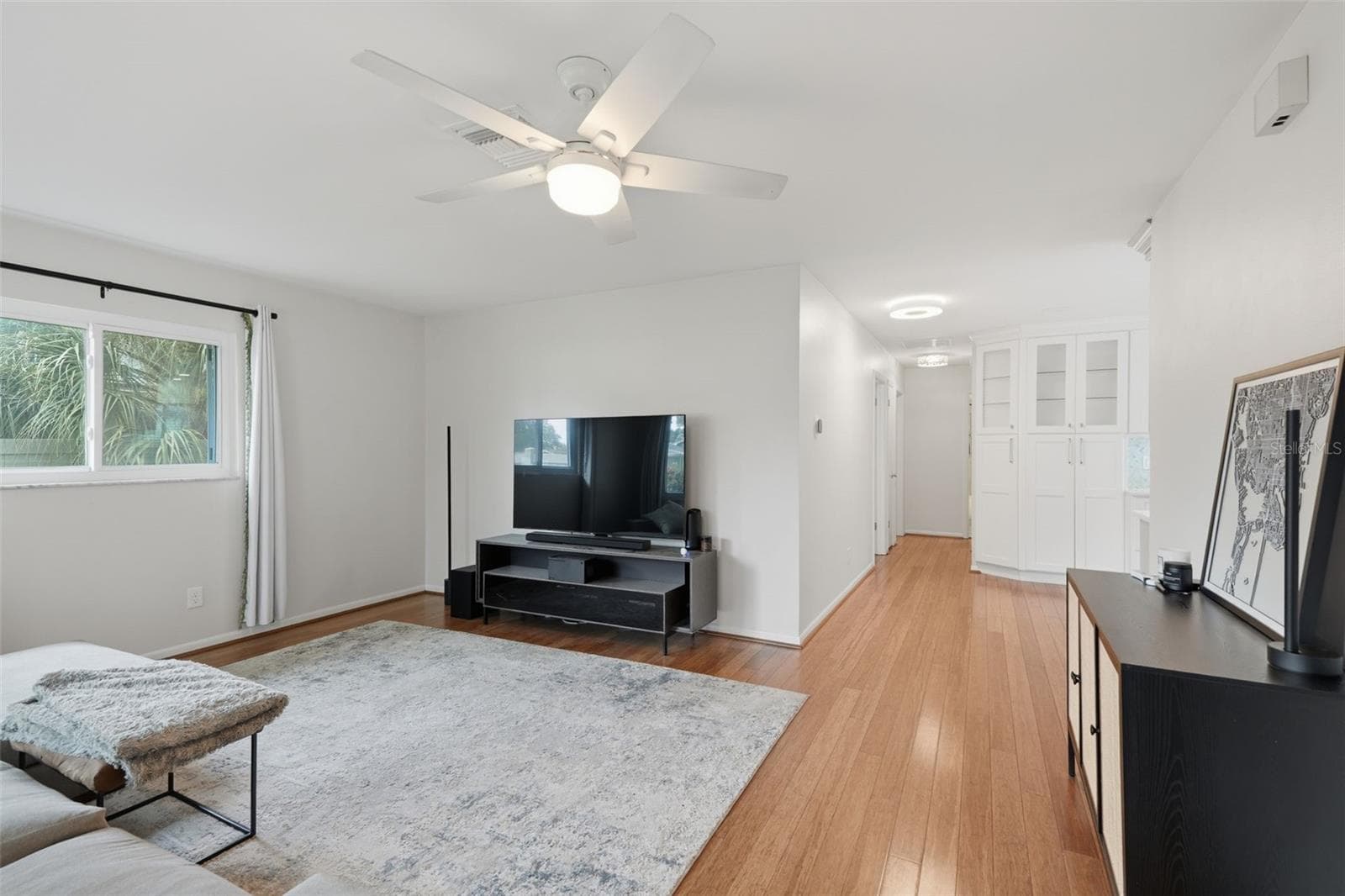Single Family Residence at 205 SE MONROE CIR N, ST PETERSBURG, photo 5 of 26