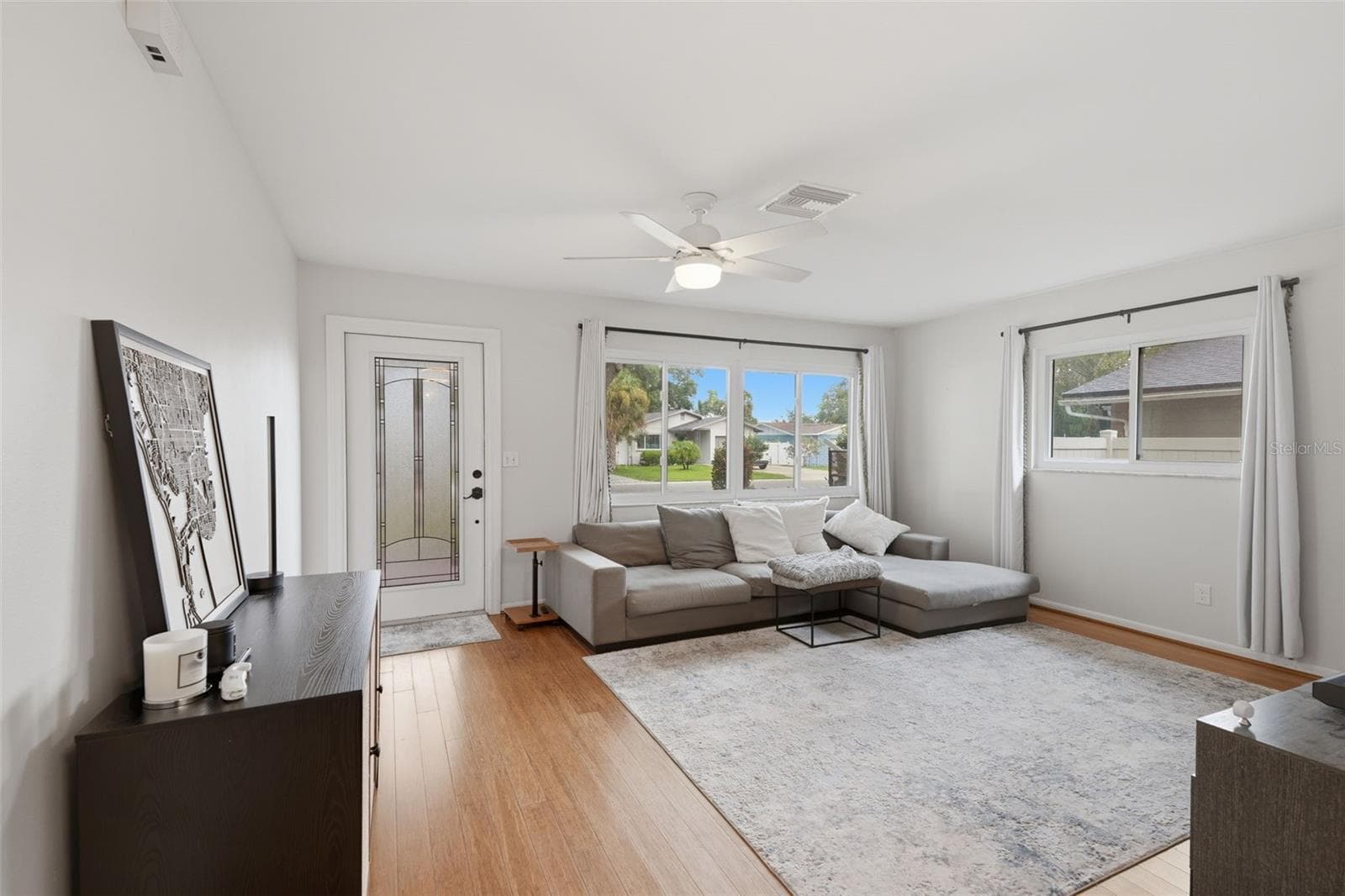 Single Family Residence at 205 SE MONROE CIR N, ST PETERSBURG, photo 6 of 26