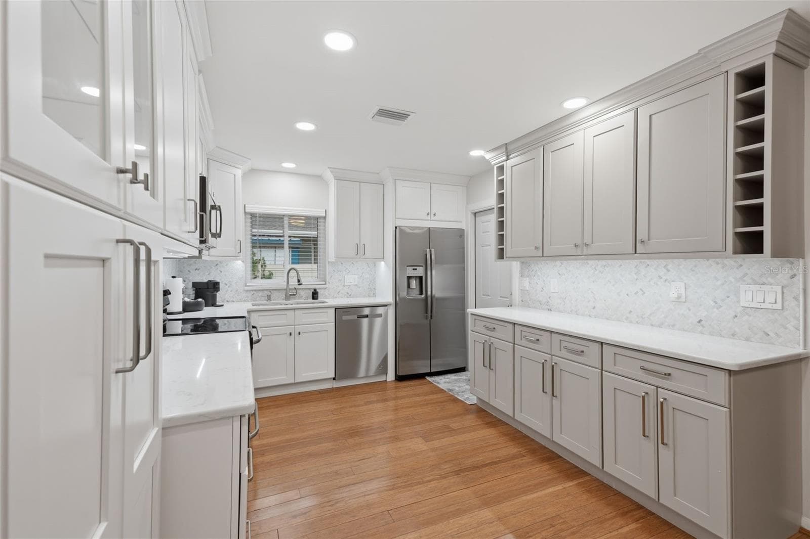 Updated Kitchen - 205 SE MONROE CIR N, ST PETERSBURG