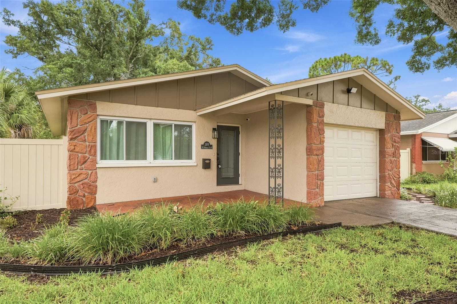 Single Family Residence at 205 SE MONROE CIR N, ST PETERSBURG, photo 2 of 26