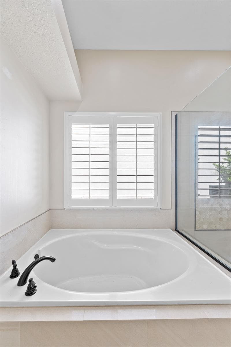 Master bathroom - 4287 TREMBLAY WAY, PALM HARBOR