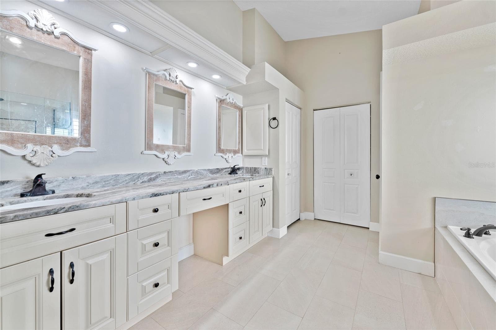 Master bathroom - 4287 TREMBLAY WAY, PALM HARBOR